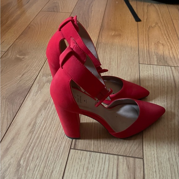 Red high heels - Picture 1 of 2